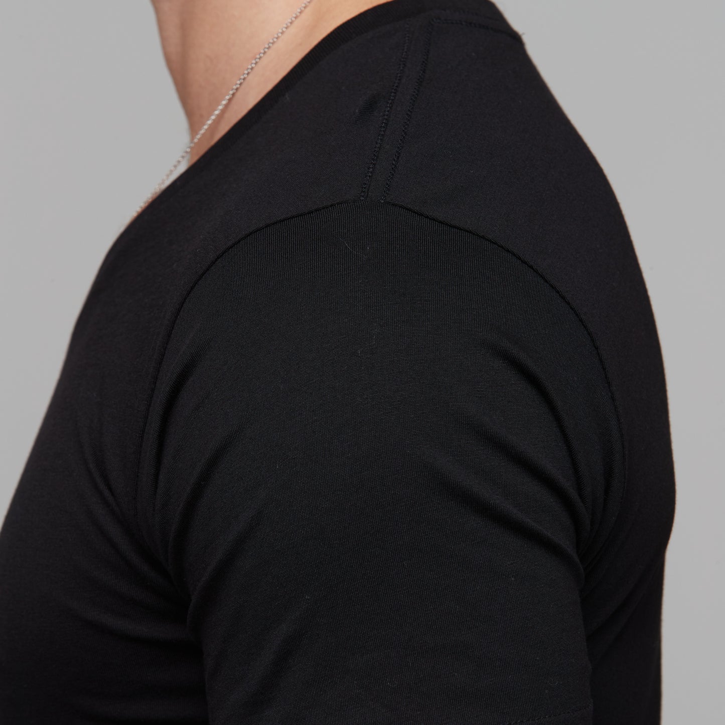 Erik V-Neck Tee Black